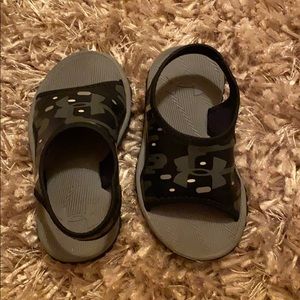 Under Armour sz 10 slip ons